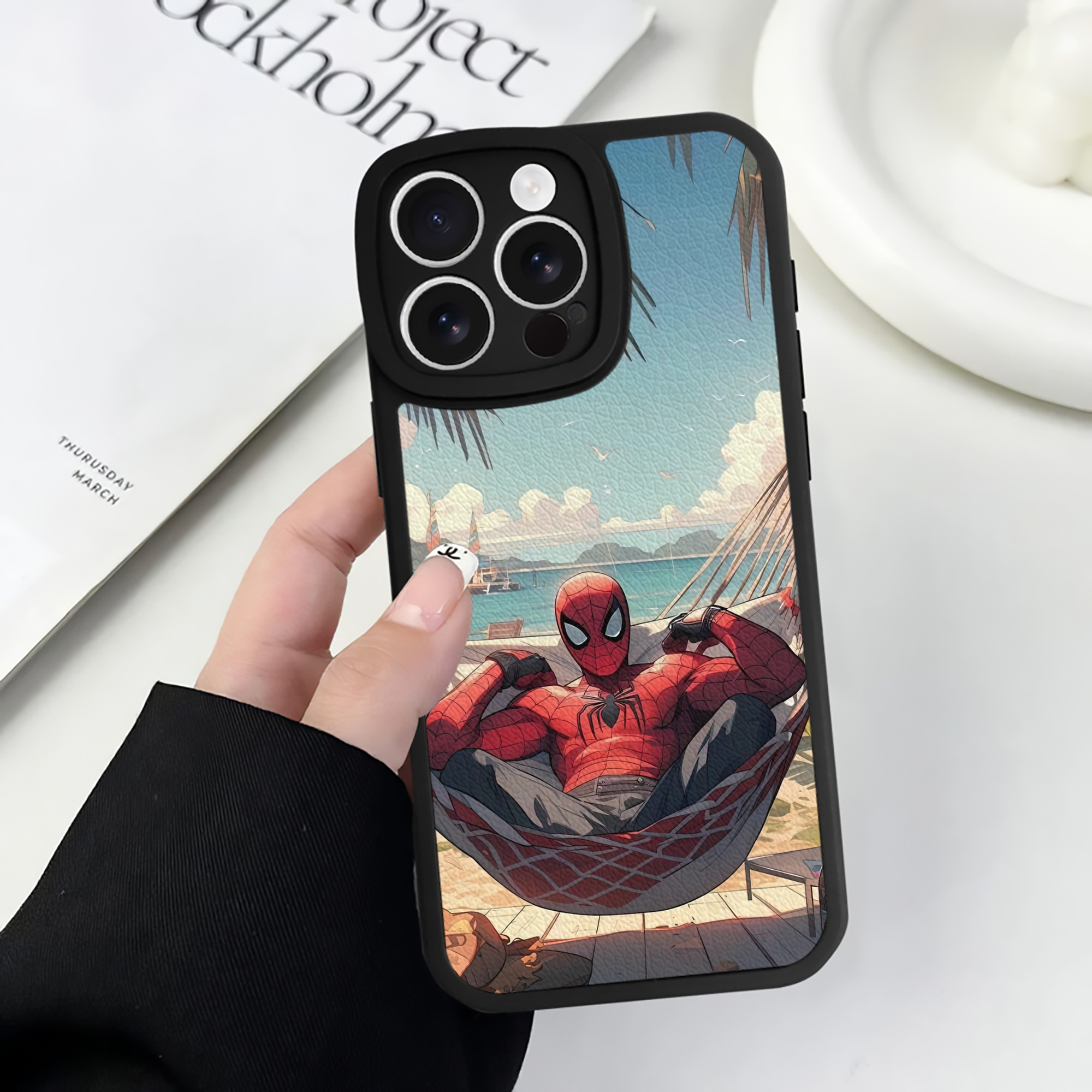 Spider Man スパイダーマン 【iPhone 16シリーズ対応】シリコンスマホケース（レザー調） 材質：シリコン